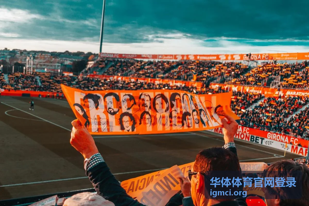 华体体育官网登录赛事场馆服务中的游泳馆分时段入场场景